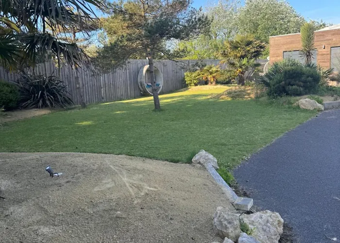 Summer House 생 힐레르 드 리에